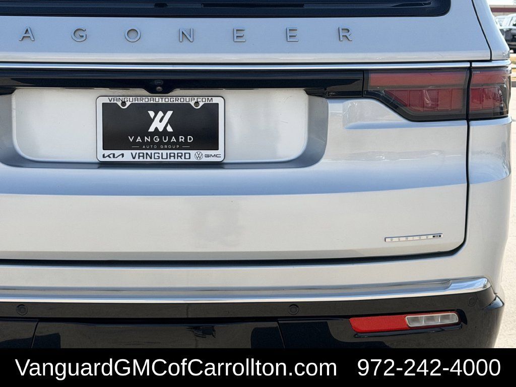 Used 2024 Jeep Wagoneer Series III AWD/4WD image 8