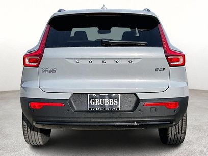 New 2026 Volvo XC40 B5 Ultra w/ Climate Package