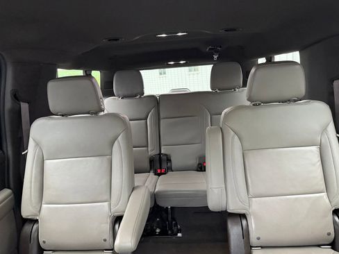 Used 2021 Chevrolet Suburban Z71 w/ Z71 Off-Road Package AWD/4WD image 20