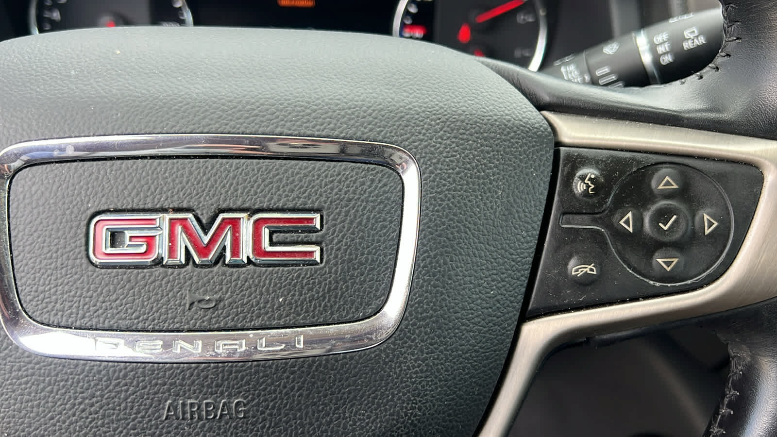 Used 2022 GMC Acadia Denali w/ Denali Ultimate Package AWD/4WD image 20