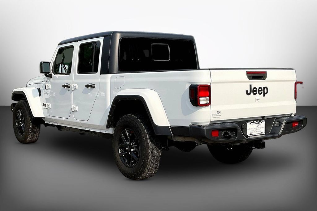 Used 2022 Jeep Gladiator Sport AWD/4WD image 4