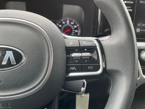 Used 2021 Kia Sorento LX AWD/4WD image 16