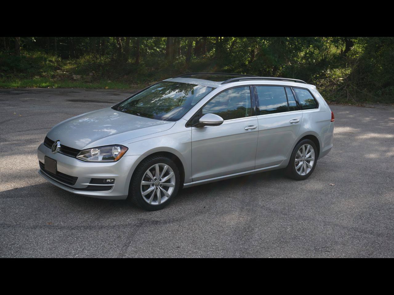Used 2015 Volkswagen Golf S FWD image 1