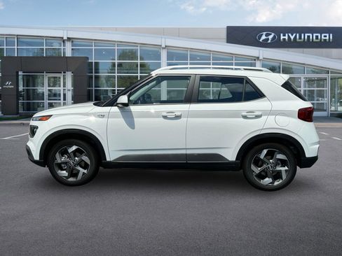 New 2025 Hyundai Venue SEL image 3