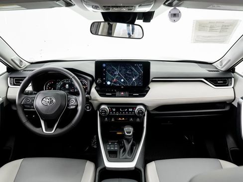 Used 2025 Toyota RAV4 XLE Premium image 20