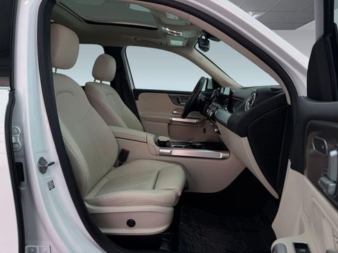 Used 2023 Mercedes-Benz GLB 250 image 24