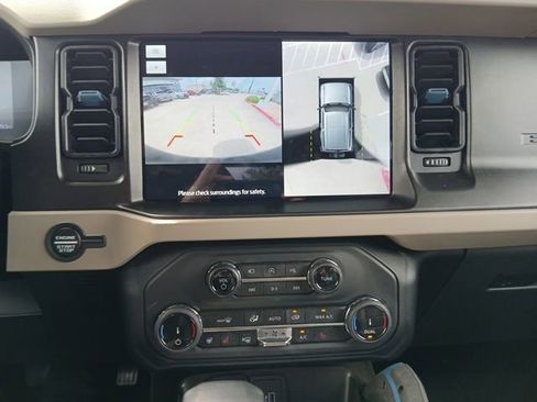 Used 2022 Ford Bronco Wildtrak AWD/4WD image 15
