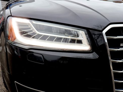 Used 2015 Audi A8 4.0T w/ Luxury Package image 28