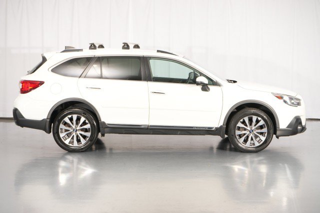 Used 2018 Subaru Outback 3.6R Touring AWD/4WD image 9