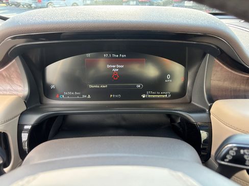 Certified 2023 Lincoln Aviator Reserve w/ Equipment Group 201A image 17