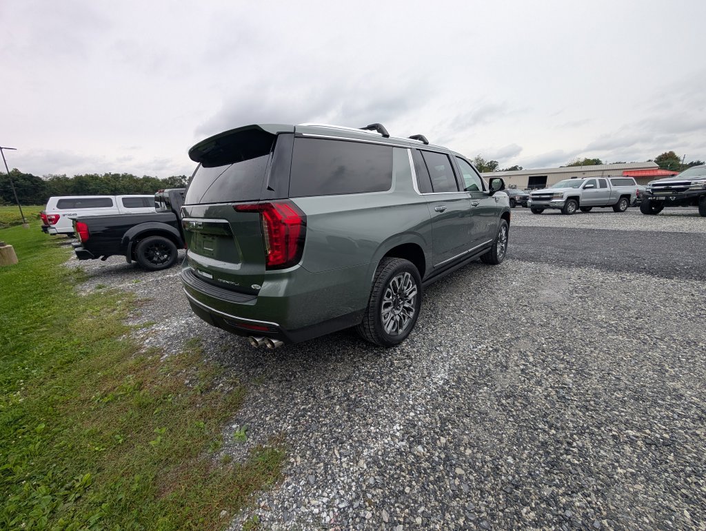 Used 2024 GMC Yukon XL Denali Ultimate AWD/4WD image 15