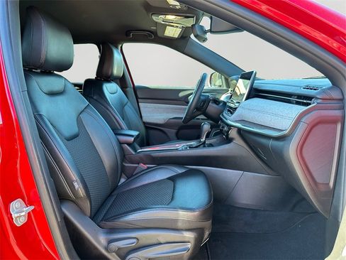 Used 2024 Jeep Compass Latitude image 12