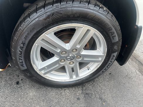 Used 2010 Dodge Avenger R/T FWD image 12