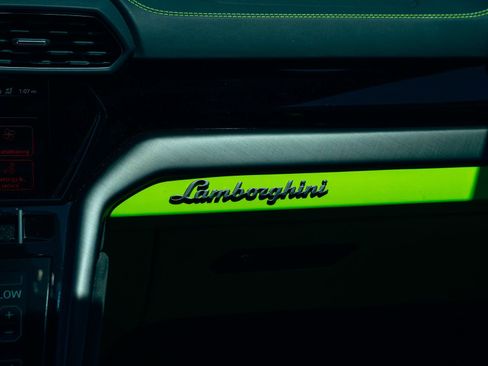 Used 2024 Lamborghini Urus S AWD/4WD image 34