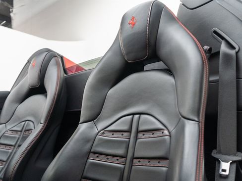 Used 2022 Ferrari F8 Tributo image 29