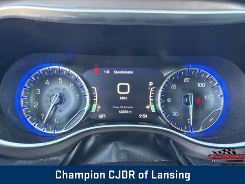 Used 2018 Chrysler Pacifica Touring-L Plus w/ Tire & Wheel Group image 25