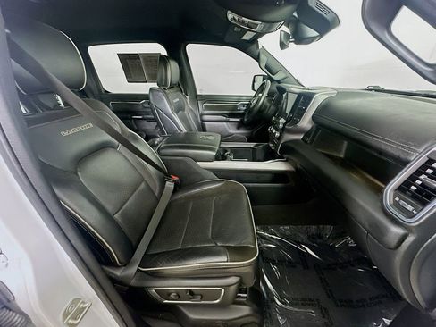 Used 2024 RAM 1500 Laramie image 12