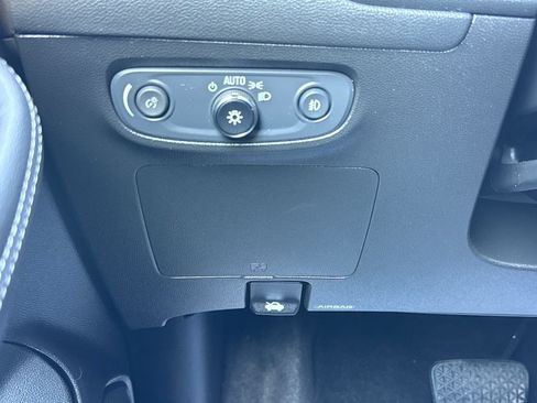 Used 2022 Buick Encore GX Select AWD/4WD image 32