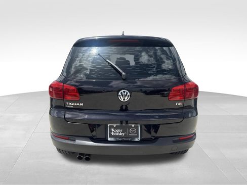 Used 2017 Volkswagen Tiguan Limited w/ Alloy Wheels Package FWD image 6