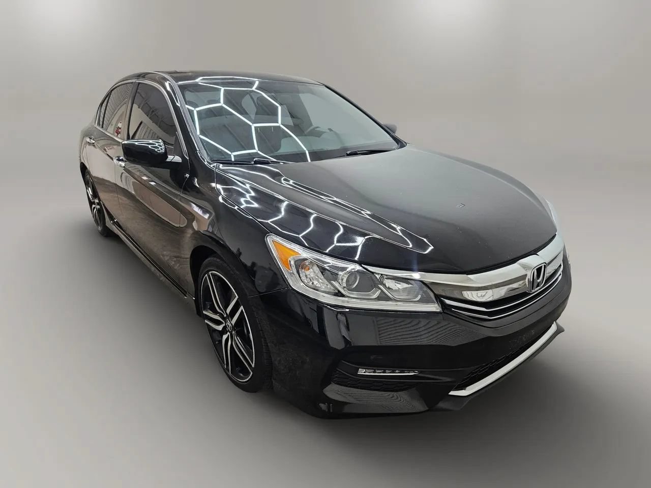 Used 2016 Honda Accord Sport image 2