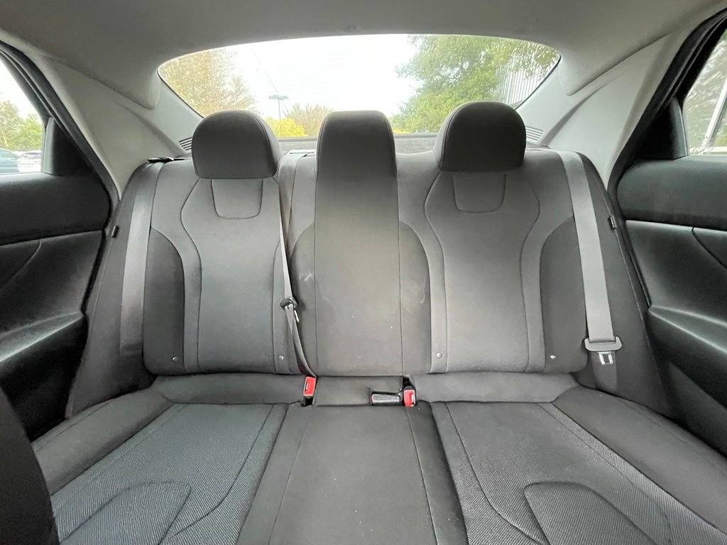 Used 2025 Hyundai Elantra SE FWD image 29