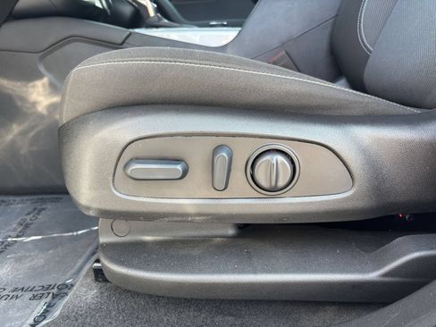Used 2025 Chevrolet Blazer LT FWD image 18