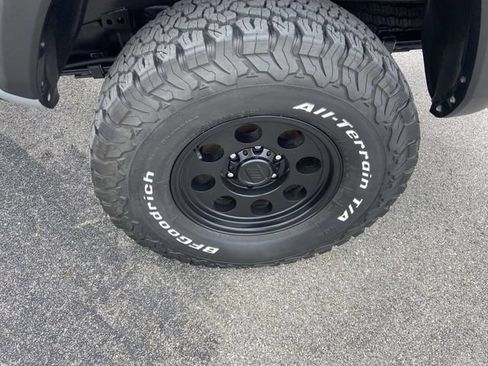Used 2017 Toyota Tacoma TRD Pro AWD/4WD image 9