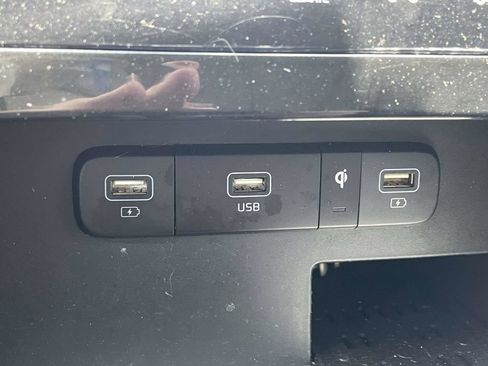 Used 2024 Kia Carnival EX FWD image 39
