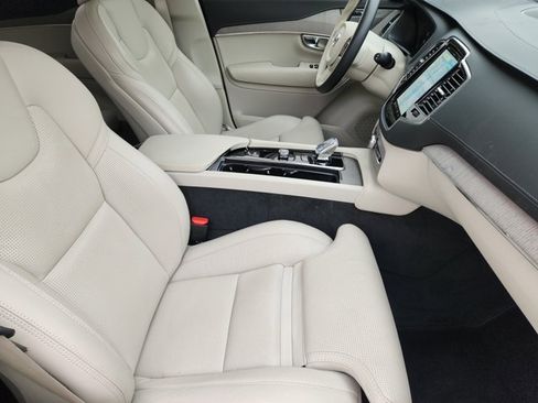 Used 2025 Volvo XC90 T8 Ultra w/ Protection Package Premier image 13