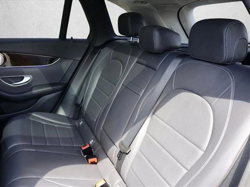 Used 2021 Mercedes-Benz GLC 300 4MATIC image 23