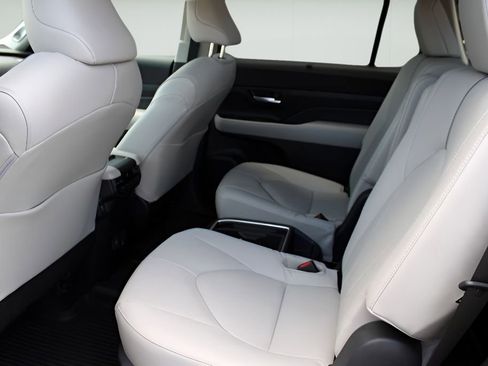 Certified 2026 Toyota Grand Highlander Platinum image 19