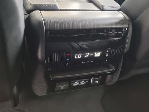 Used 2024 Jeep Wagoneer Series III w/ Rear Seat Video Group 1 image 12