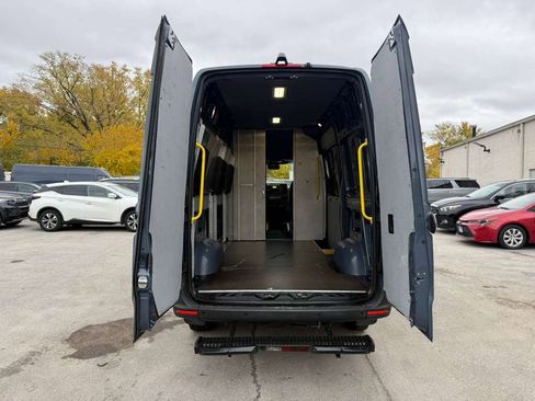 Used 2019 Mercedes-Benz Sprinter 144 image 40