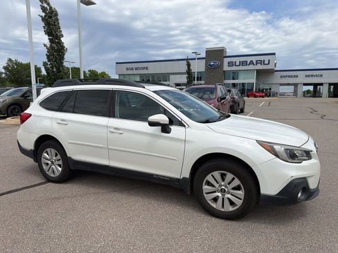 Used 2018 Subaru Outback 2.5i Premium AWD/4WD image 1