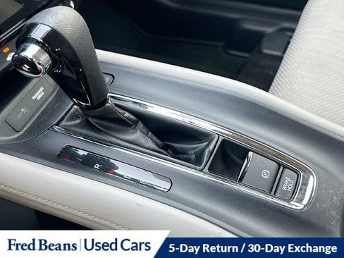 Used 2017 Honda HR-V LX image 21