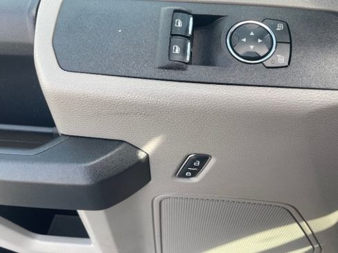 Used 2022 Ford F250 XL w/ Power Equipment Group RWD image 9
