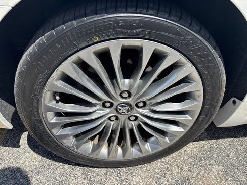 Used 2016 Toyota Avalon Limited FWD image 11