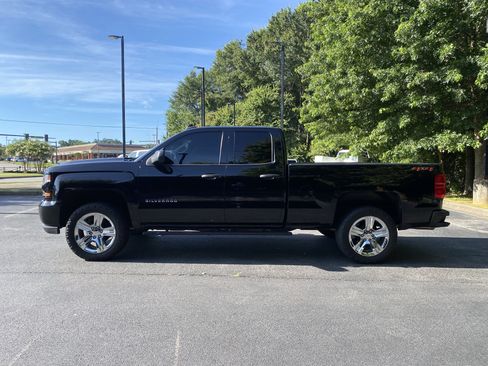 Used 2018 Chevrolet Silverado 1500 Custom w/ Custom Value Package AWD/4WD image 6