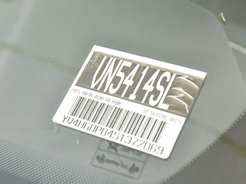 Certified 2025 Volvo XC90 T8 Plus w/ Protection Package Premier image 34