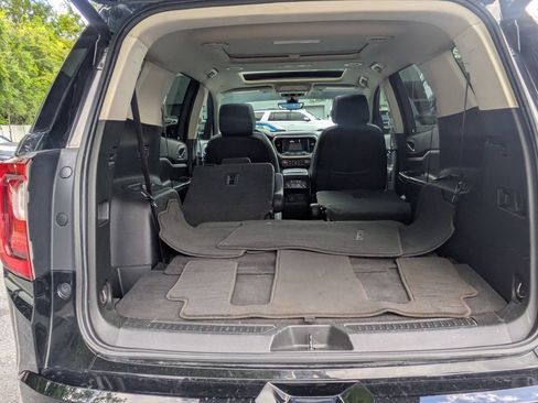 Used 2021 GMC Acadia Denali w/ Denali Technology Package FWD image 13