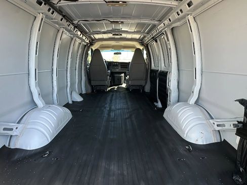 Used 2020 GMC Savana 2500 w/ Driver Convenience Package RWD image 5