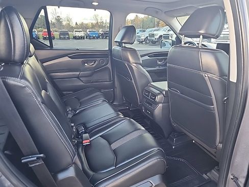 Used 2023 Honda Pilot Touring image 14