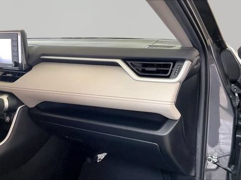 Used 2021 Toyota RAV4 XLE FWD image 18