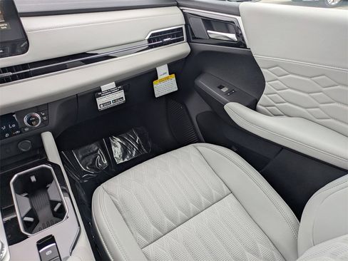 New 2025 Mitsubishi Outlander SEL image 18