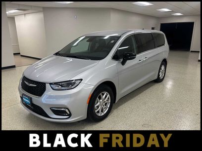 Used 2024 Chrysler Pacifica Touring-L