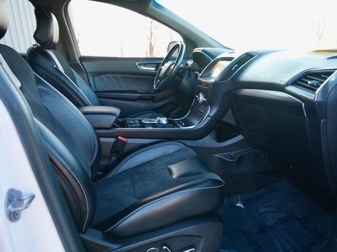 Used 2019 Ford Edge ST w/ Equipment Group 401A image 8