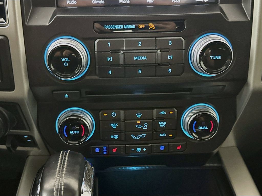 Used 2018 Ford F150 Lariat w/ Equipment Group 502A Luxury AWD/4WD image 19