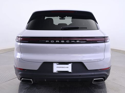 Used 2025 Porsche Cayenne image 6