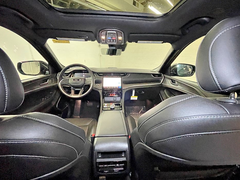 New 2024 Jeep Grand Cherokee Limited 4xe w/ Luxury Tech Group II AWD/4WD image 28