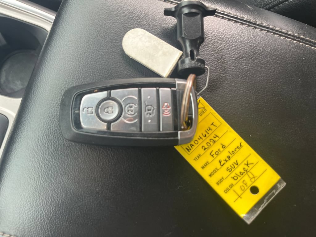Used 2024 Ford Explorer Limited RWD image 34